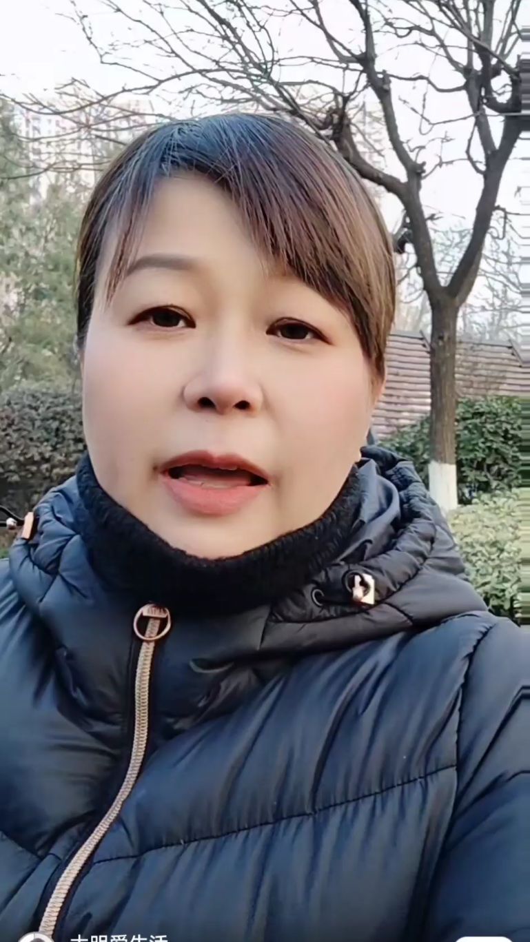 父亲打包了剩菜被女朋友父母嘲笑结账时服务员的一句话吓傻了女方家