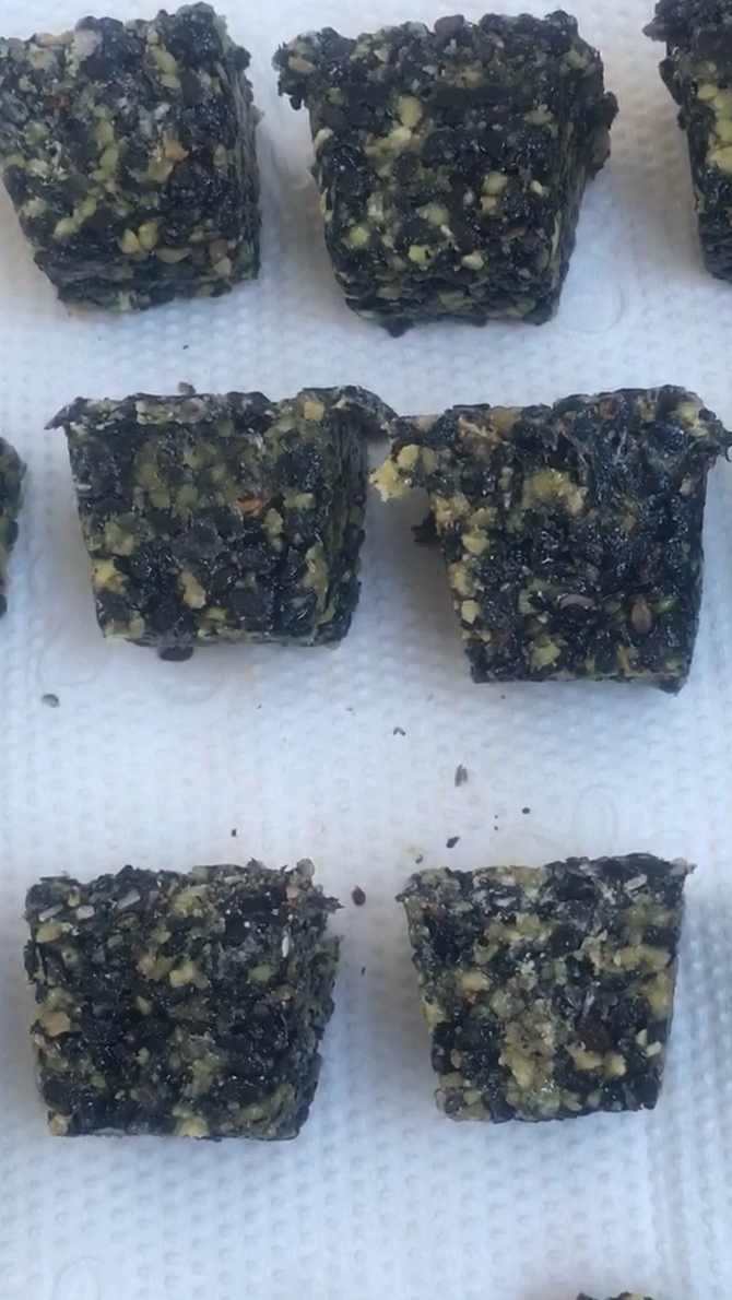 黑芝麻糖 快过年了做点糖 甜甜的过大年