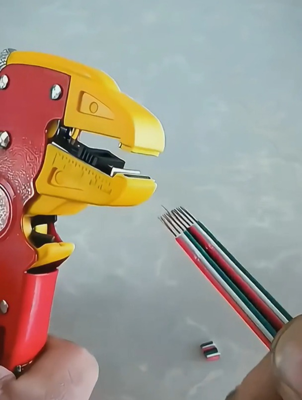 剪线剥线都很轻松的“鸭嘴钳子”,你用过吗?