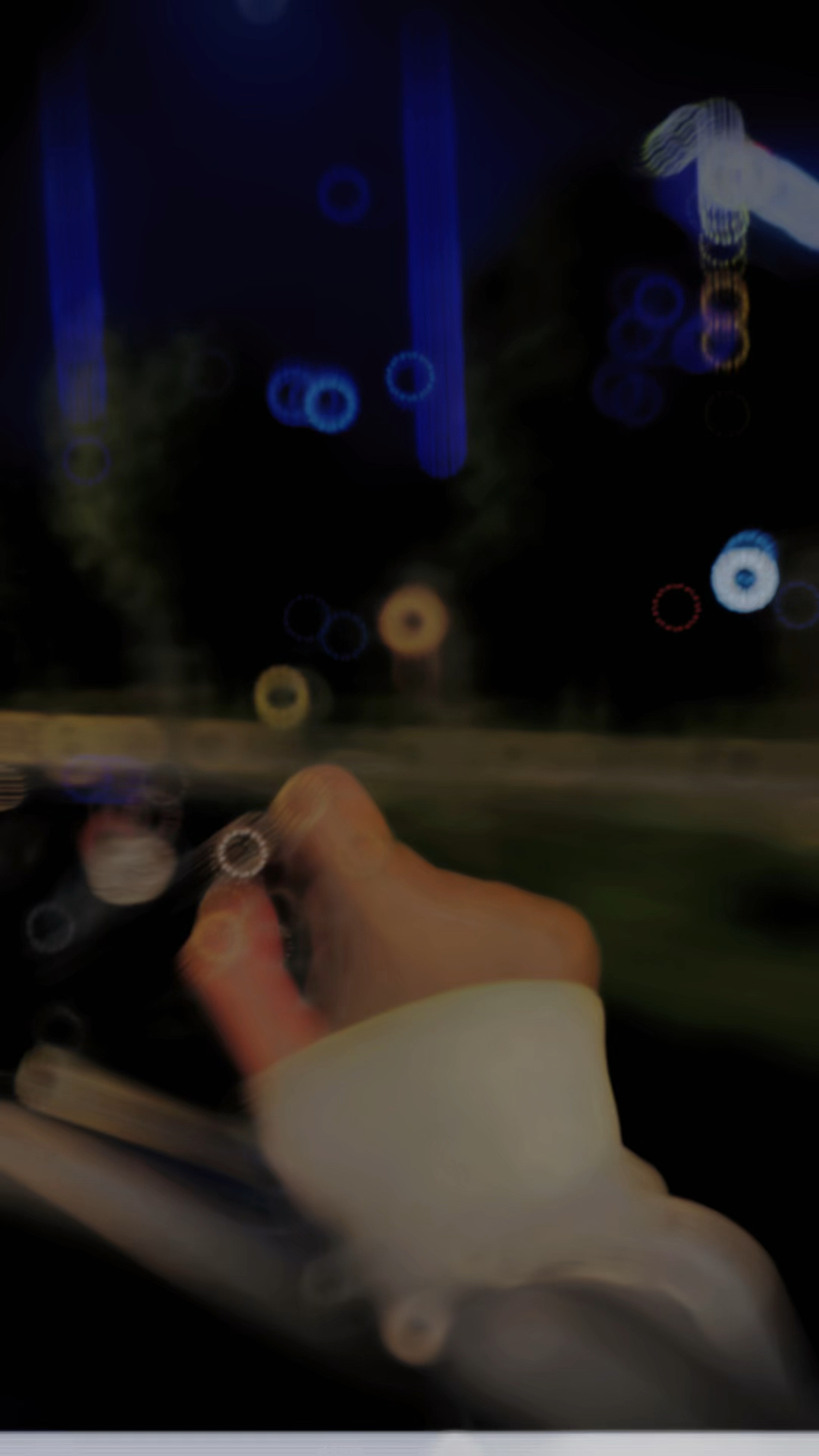 “笑里全是坦荡 眼里全是绝望生活真的一地鸡毛 没有一点甜头”