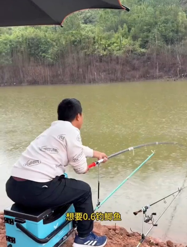 想要0.6钓鲫鱼,又怕碰到鲤鱼切线,野钓究竟该怎么选线组?
