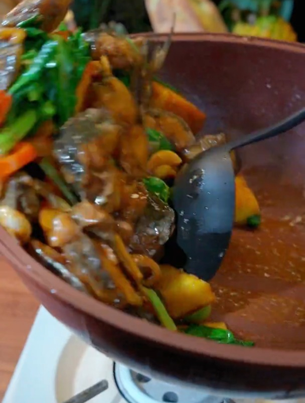 鲅鱼烩饼子 今天给大家做一道:“鲅鱼烩饼子”