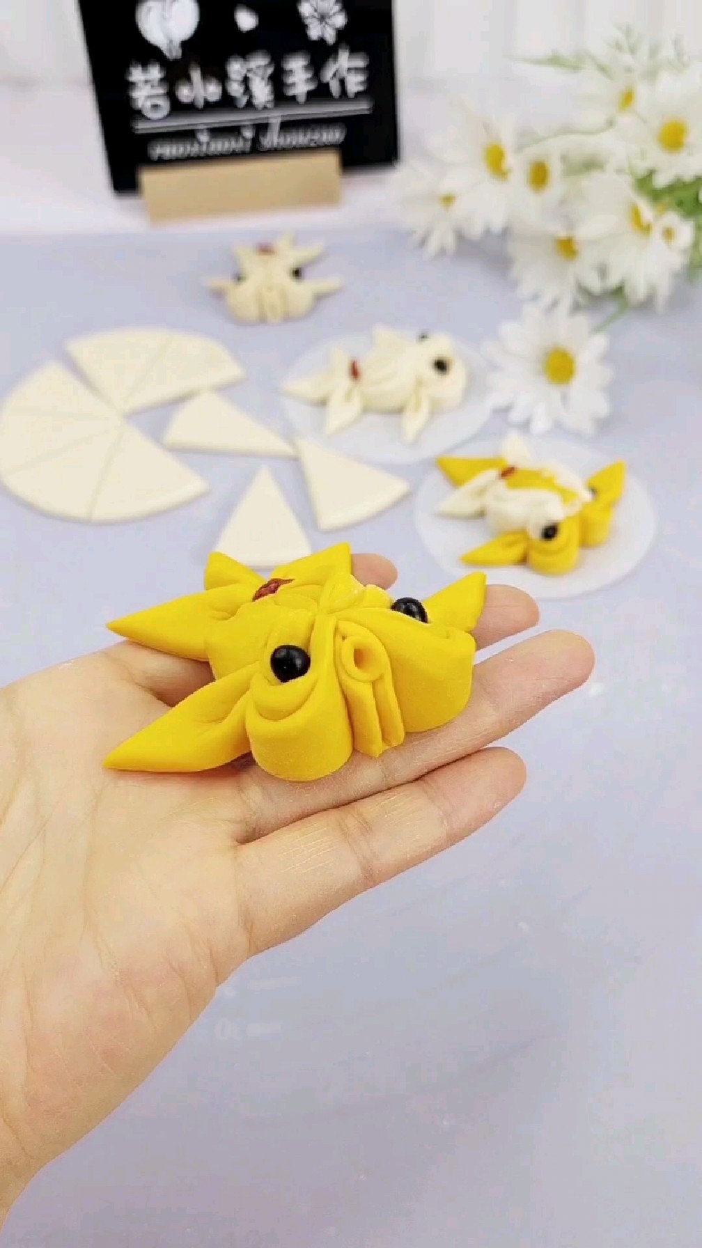 小金鱼卡通馒头来喽