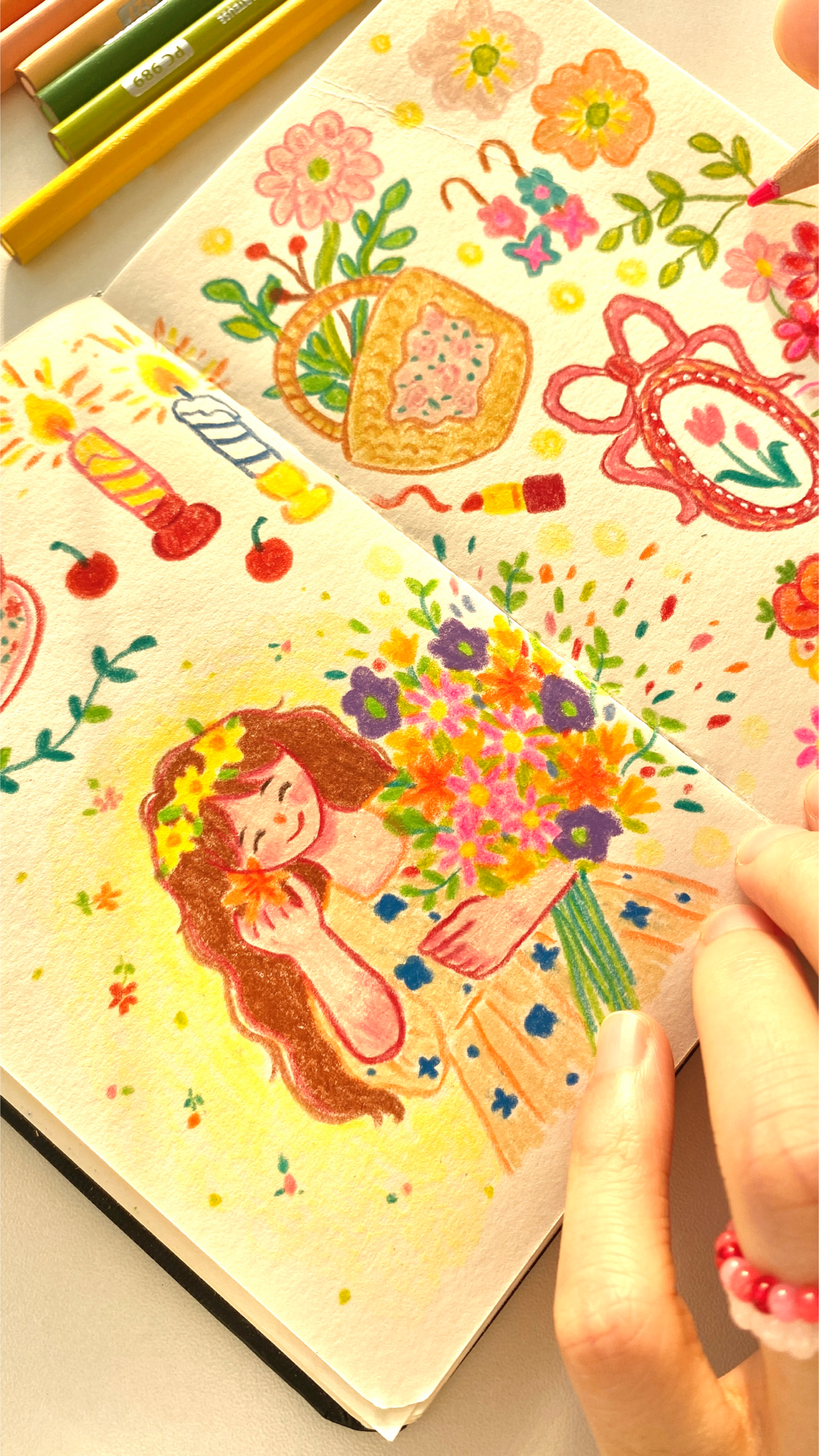 原创彩铅手绘生活可爱小物花卉插画
