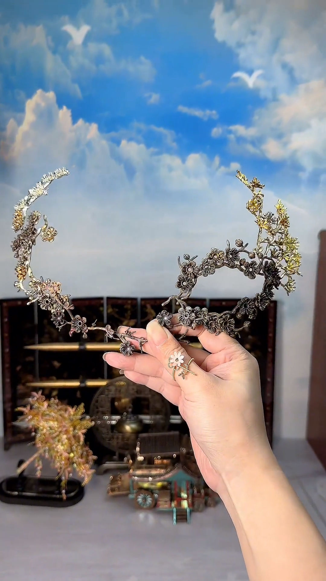 半脸面具。现在看不出来是什么没有关系,总有一天会看出来的。