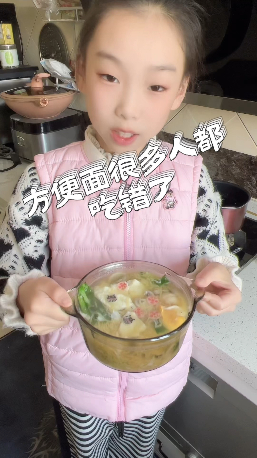 女儿做饭的样子 煮方便面最好吃的做法