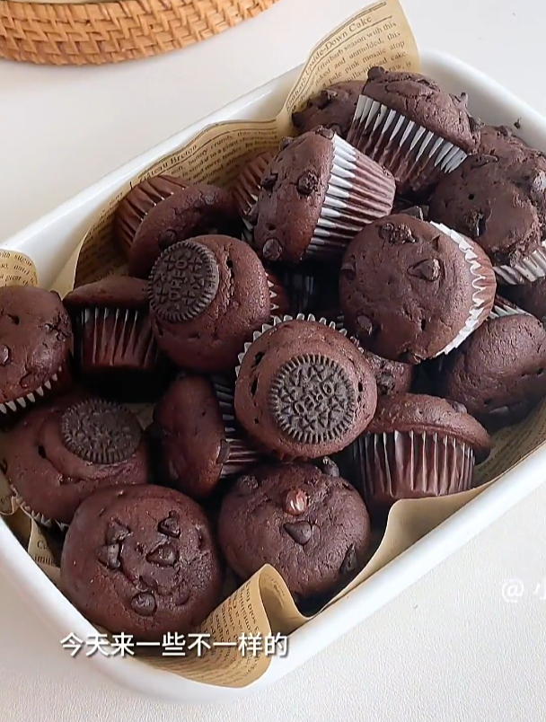 30秒学会超简单的生巧爆浆马芬蛋糕,巧克力蛋糕,马芬杯爆浆