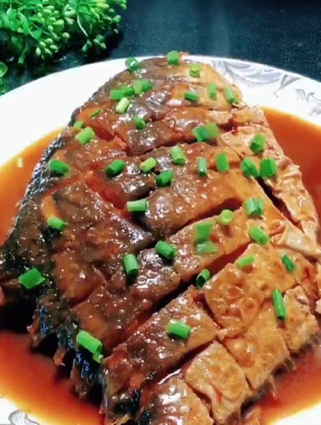 红烧金鲳鱼这样做口感酸香,非常的好吃又下饭