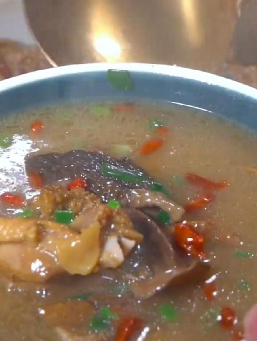今天分享一道菇菌老鸭汤的做法,你也可以自己在家试试
