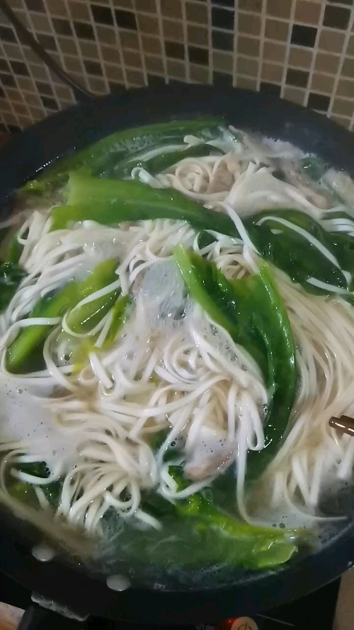 青菜肉丝面。
