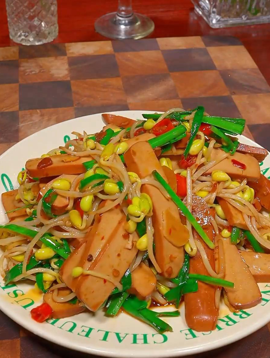 今天分享一道香干炒豆芽的家常做法,好吃又下饭