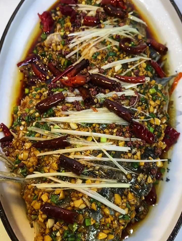一定要试试这道蒜瓣鱼,味道特别鲜美,炒鸡好吃