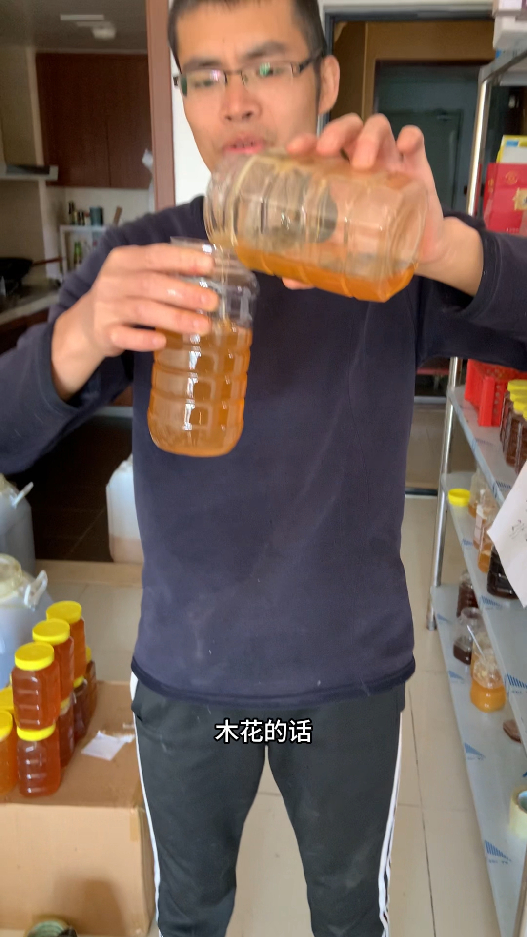 广东特有鸭脚木冬蜜怎么样的,它是药用价值非常高顶级蜂蜜