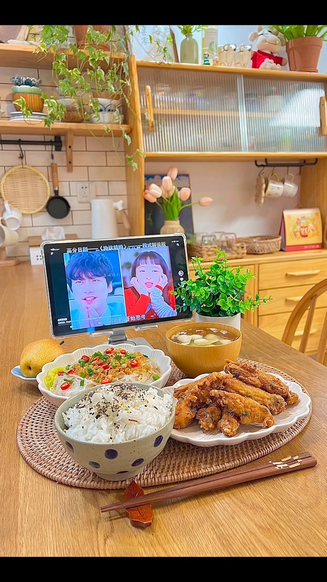 一人食:今天吃蒜香炸鸡翅,娃娃菜粉丝,酒酿鹌鹑蛋糖水