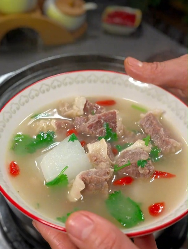 冬天多喝牛肉汤,你可以像我这样做,浑身暖阳阳的,味道也鲜美