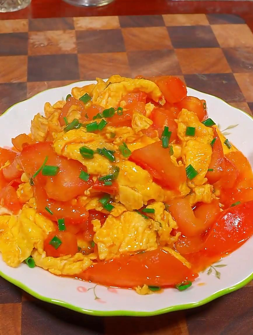 今天分享一道西红柿炒鸡蛋的家常做法,好吃下饭