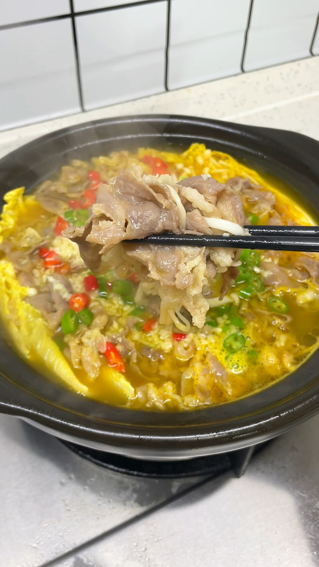 砂锅金汤肥牛,年夜饭安排一锅,寓意金玉满堂牛气冲天