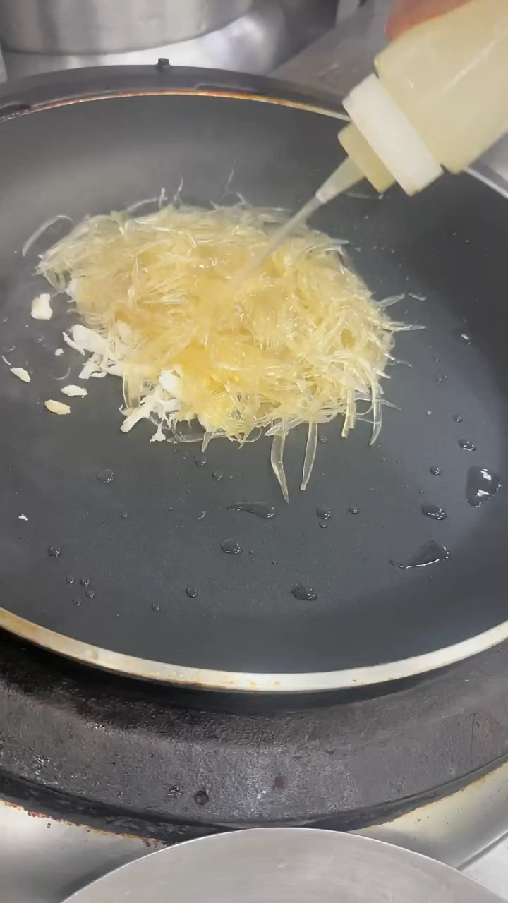 粤菜 顶尖美食《生拆蟹肉干捞翅》 主打一个 外香里脆 的口感。#伙夫077