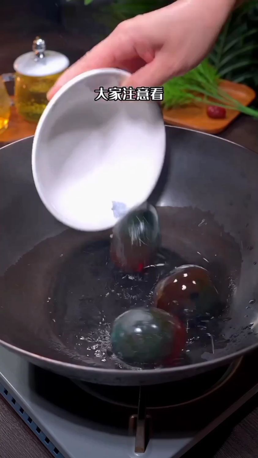 皮蛋豆腐汤的做法