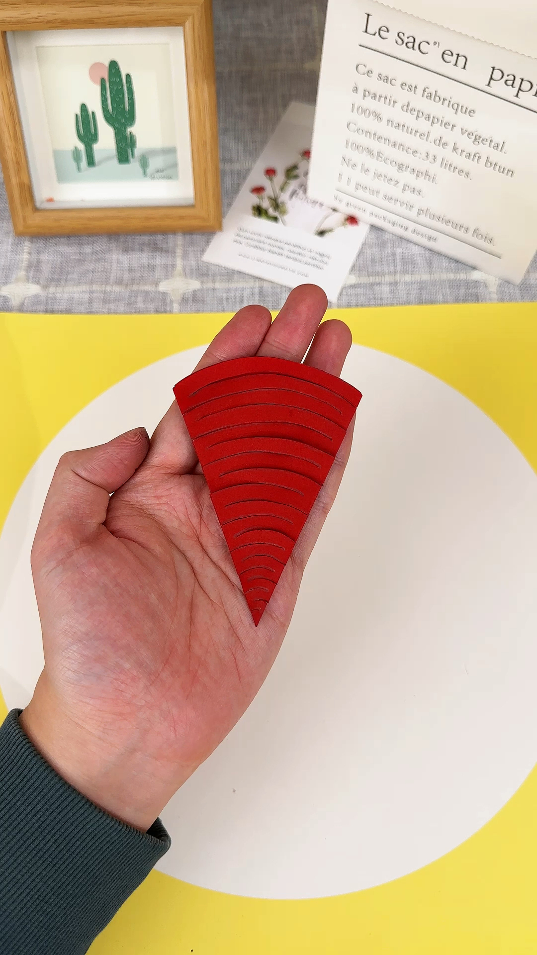 教你做好看的剪纸拉花,简单又好玩,快带孩子一起试试吧