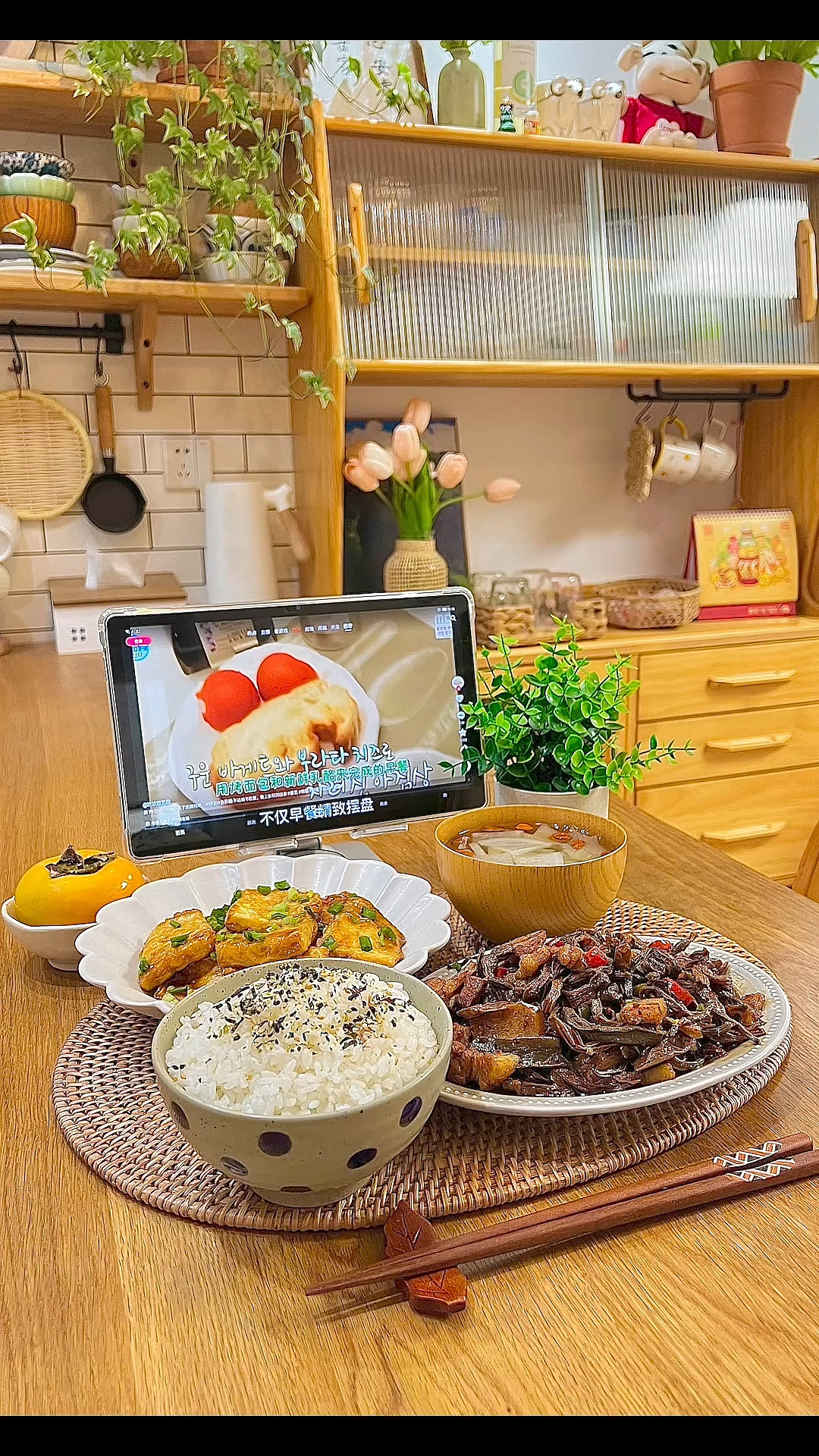 一人食:今天吃干豆角烧五花肉,脆皮老豆腐,白萝卜雪梨汤