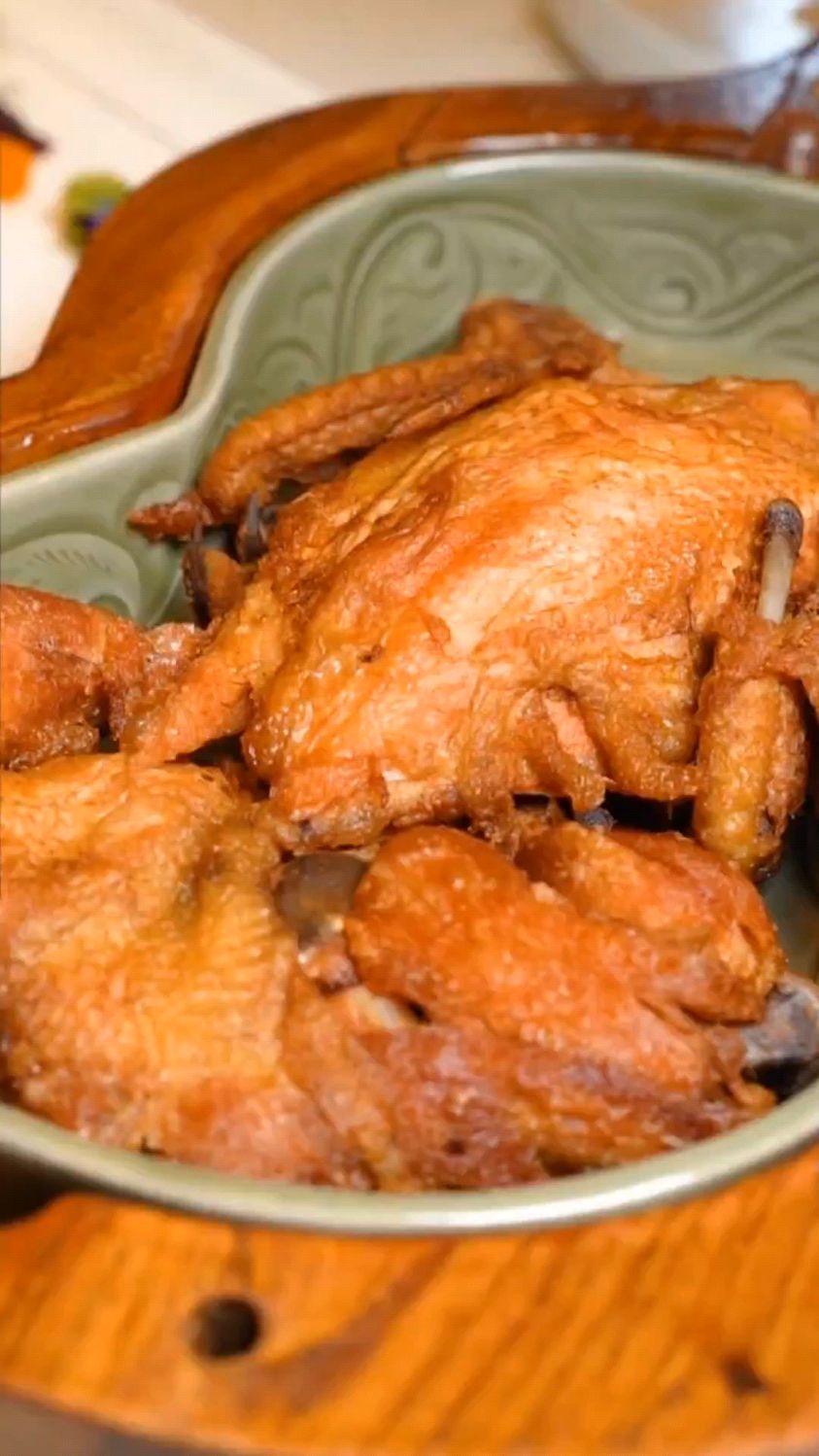 来西安旅游必尝的长安第一味就是葫芦鸡,外酥里嫩,大人孩子都喜欢吃。