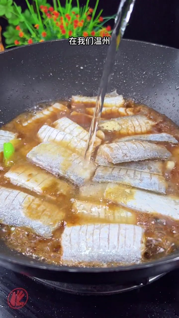 在我们温州是一道非常受欢迎的家常菜,鲜香下饭