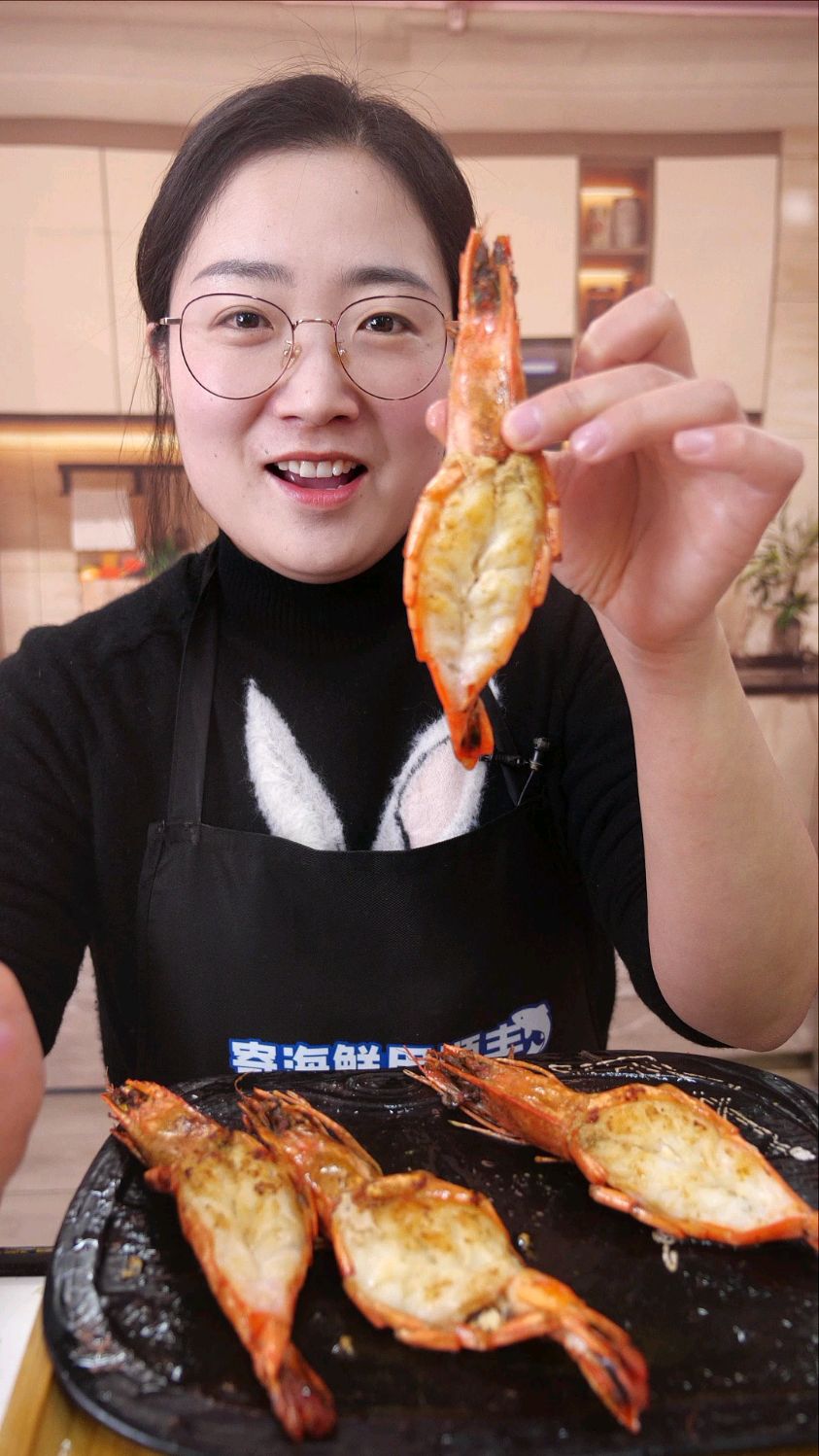 香煎黑虎虾,年夜饭的菜桌上一定要安排一盘,美味鲜香,特别好吃