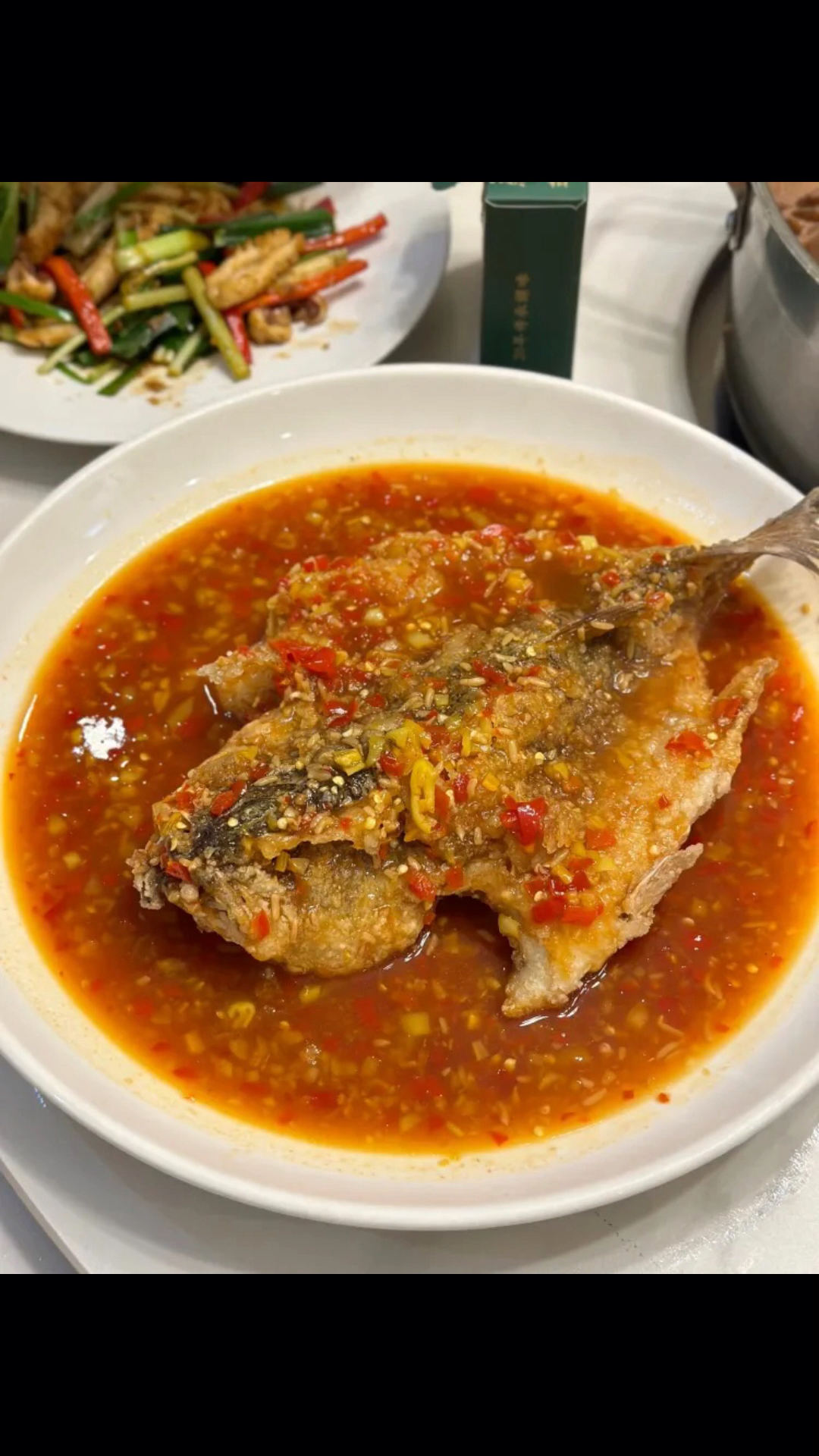 在南宁随便找的一家饭店吃饭,味道挺出于意料的好吃,甜酒鱼外酥里嫩超赞,莲藕汤好喝