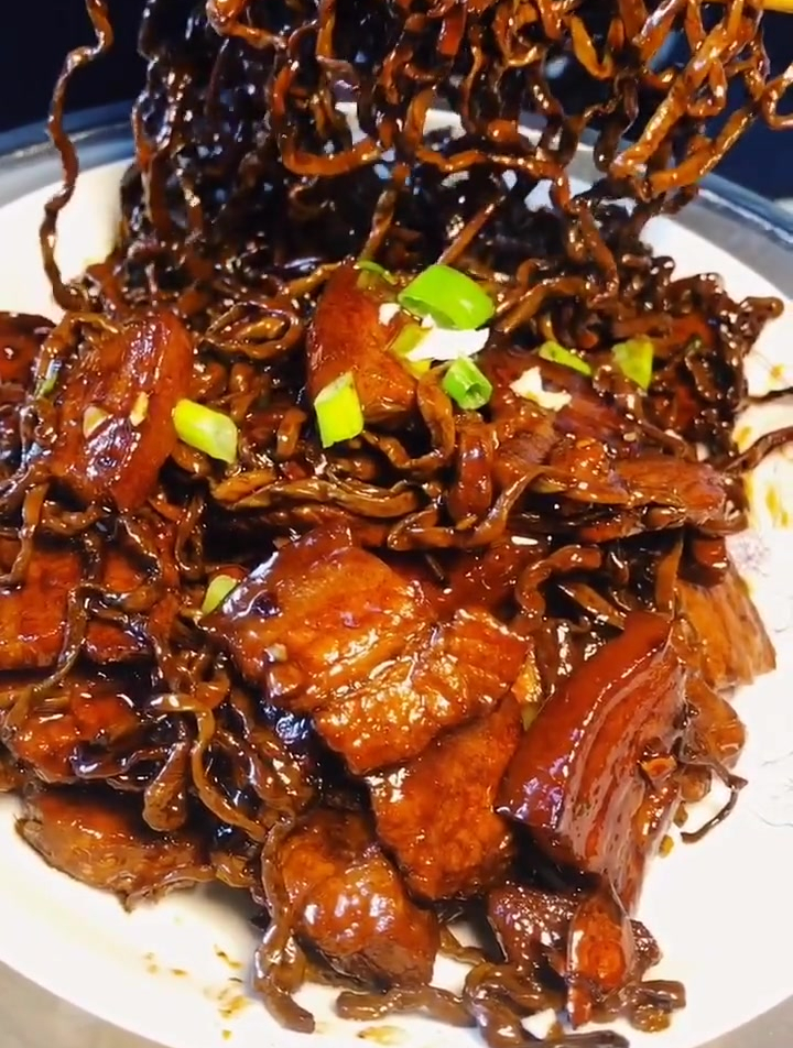 用东北最有营养的山野菜之王牛毛广烧个肉