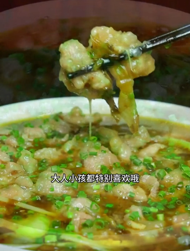 没胃口,试试这道酸菜滑肉汤,酸爽开胃,大人小孩都爱吃!