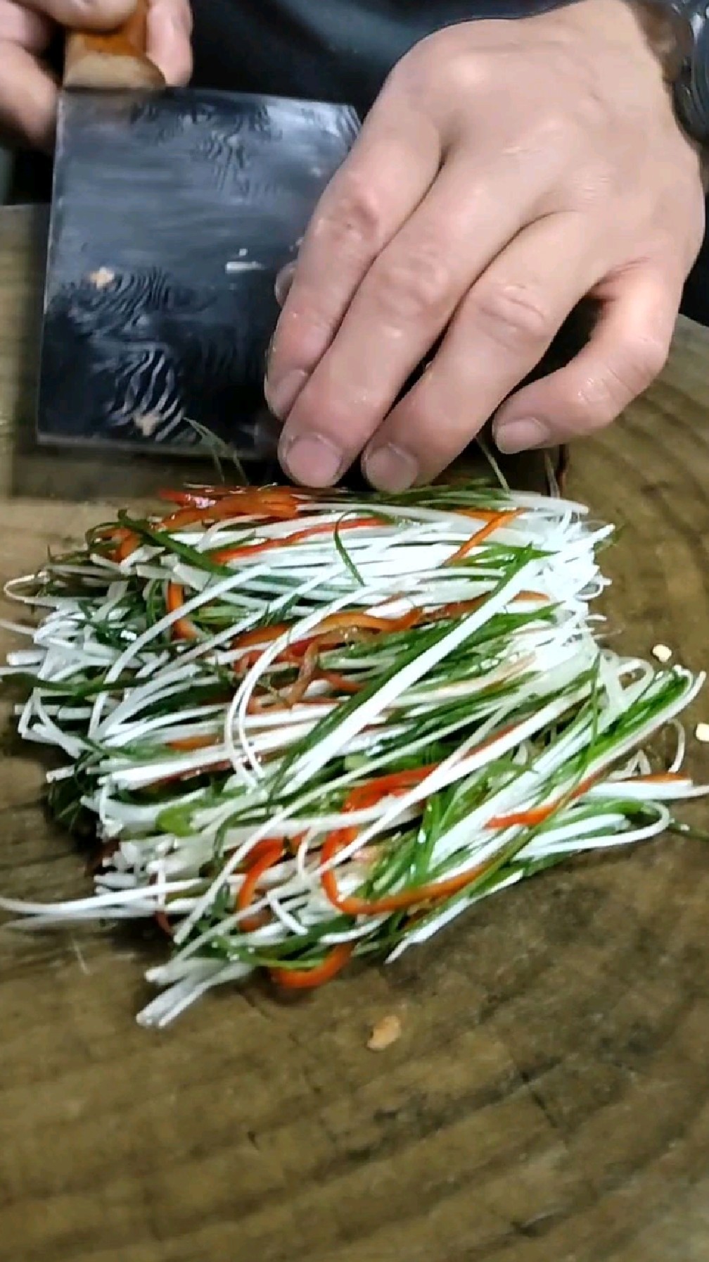 清蒸鱼三丝切法