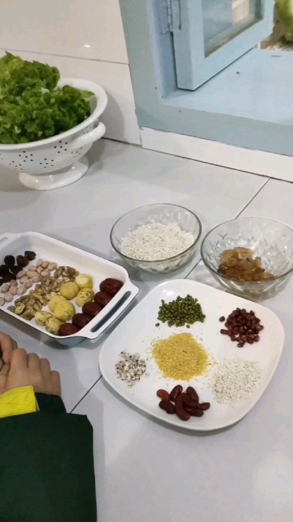 和孩子一起做腊八粥,学习各种食材的英文名