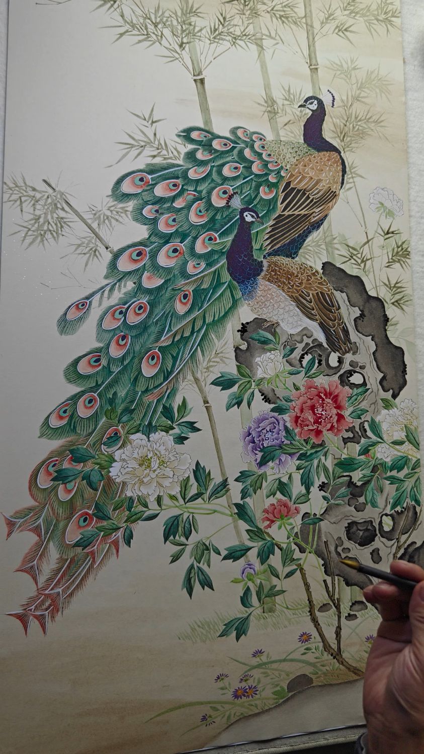 画一幅孔雀牡丹图。