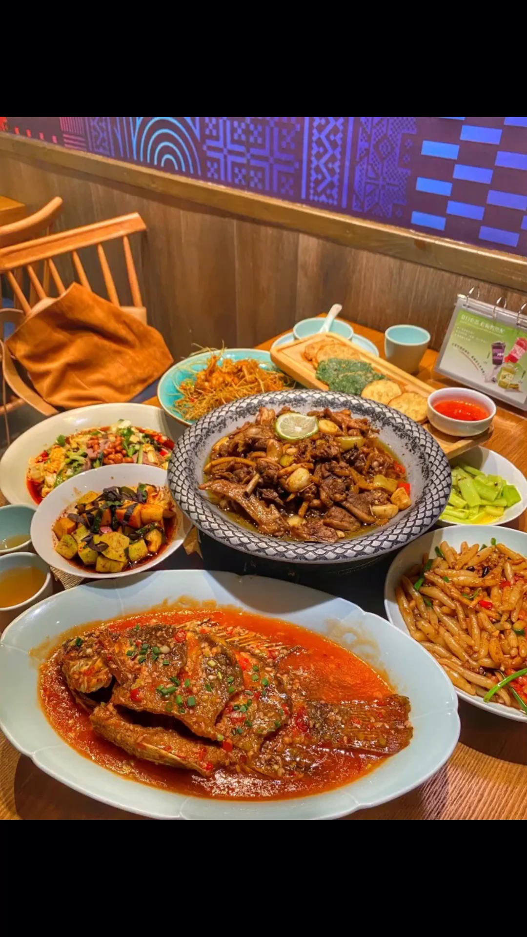 在南宁!外地朋友来我都会带他来甘家界,柠檬鸭太好吃了!酸辣的入味,很下饭,超好吃