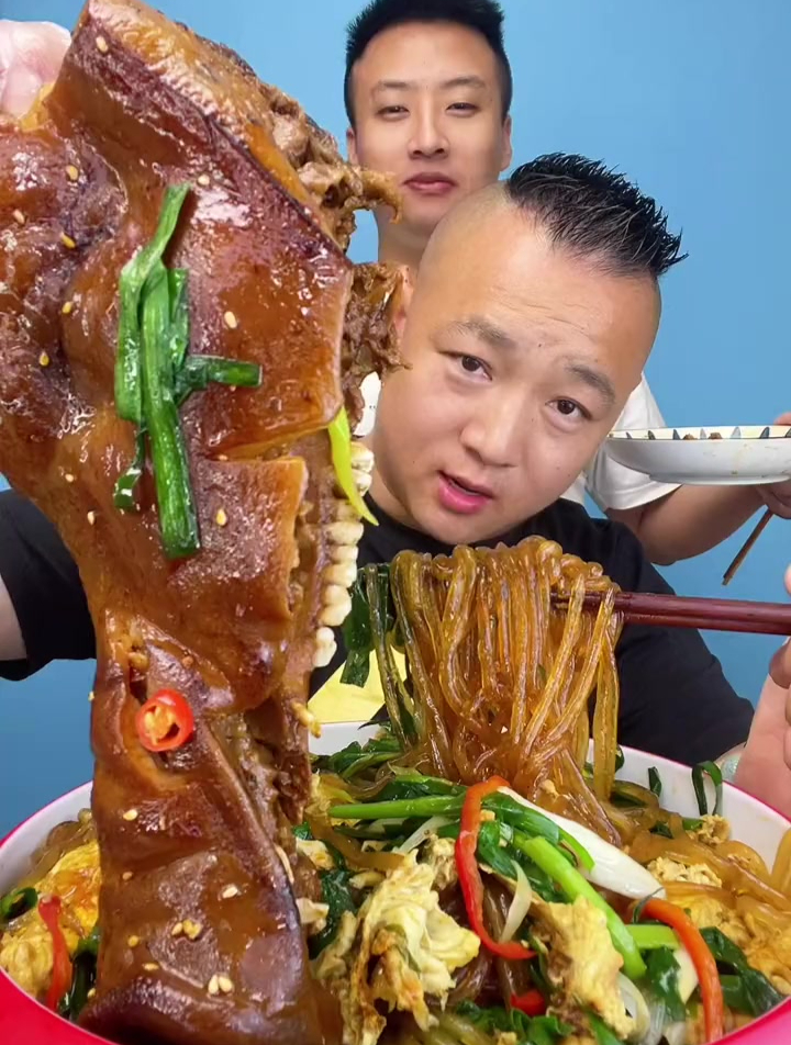 猪头肉炖粉条韭菜鸡蛋炒粉条