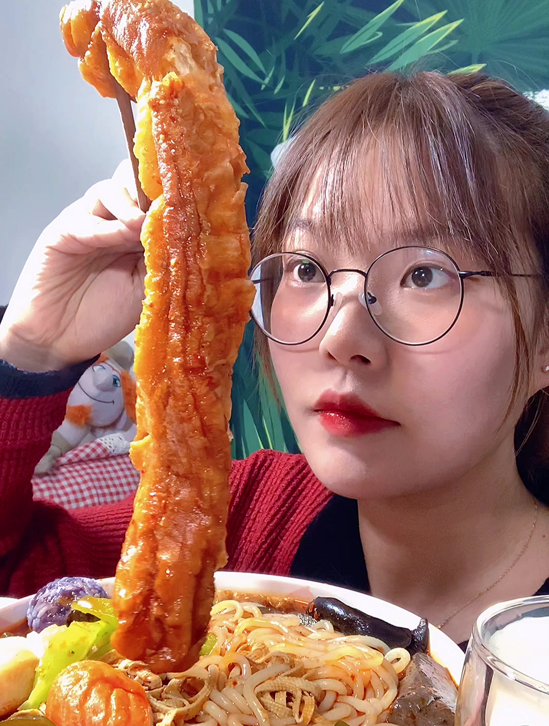 今日份沉浸式吃吸汁大油条和爆辣麻辣烫