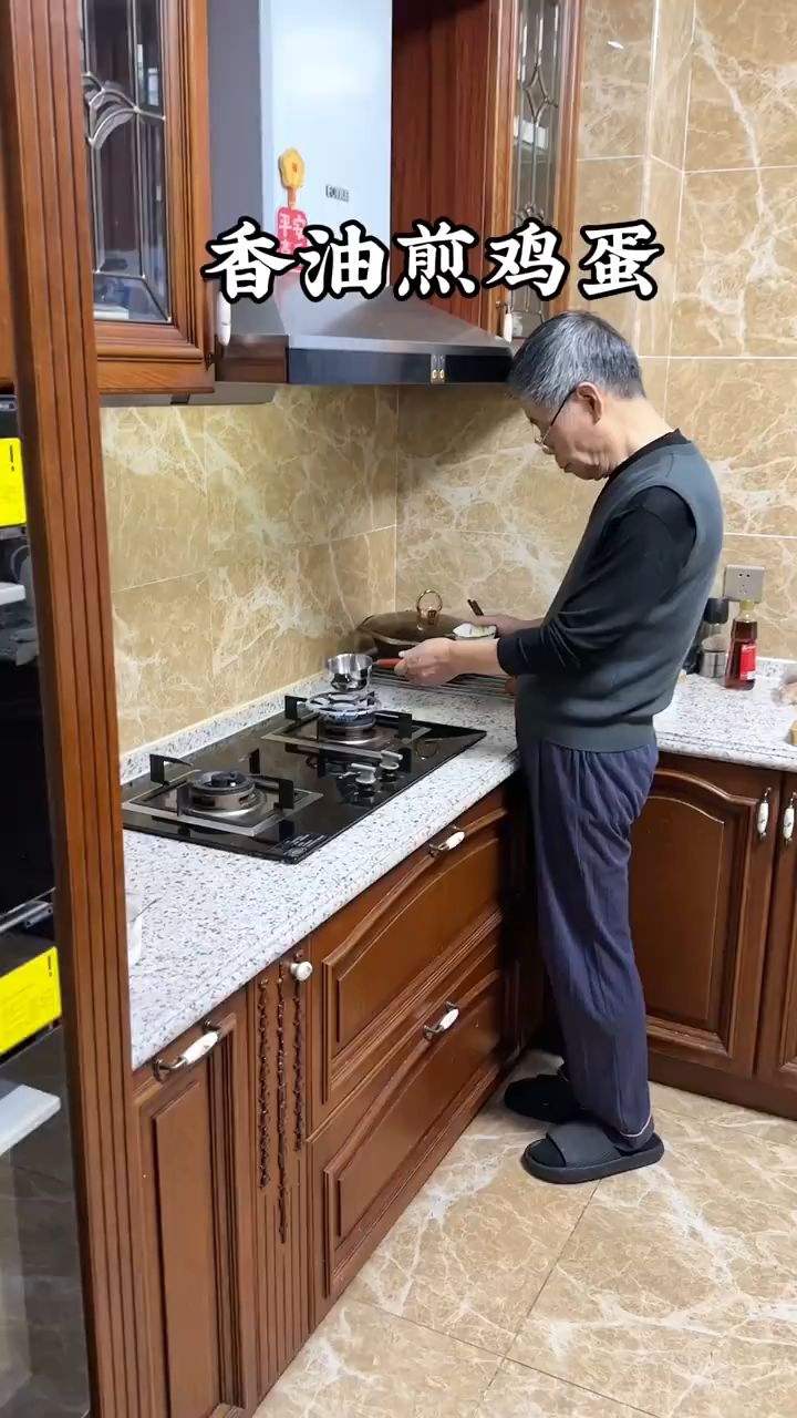 香油煎鸡蛋:这个小妙招咳咔的你们可以试试