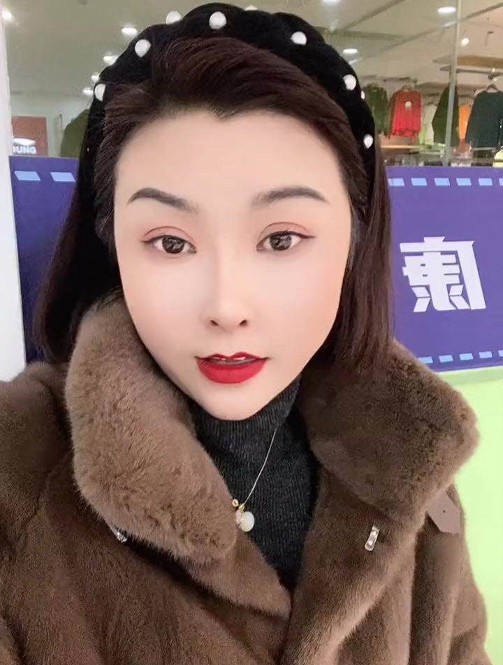 魅颜堂鱼子酱粉底液一抹柔焦不脱妆