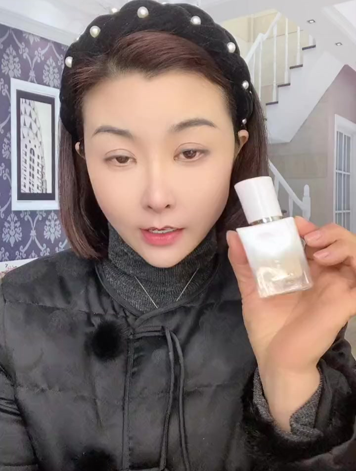 魅颜堂鱼子酱粉底液