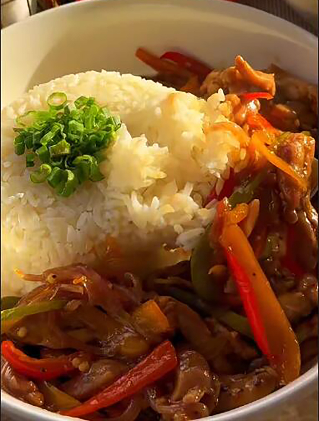 「甜椒鸡肉盖饭」一秒变身万人迷!快来看这个简单操作!