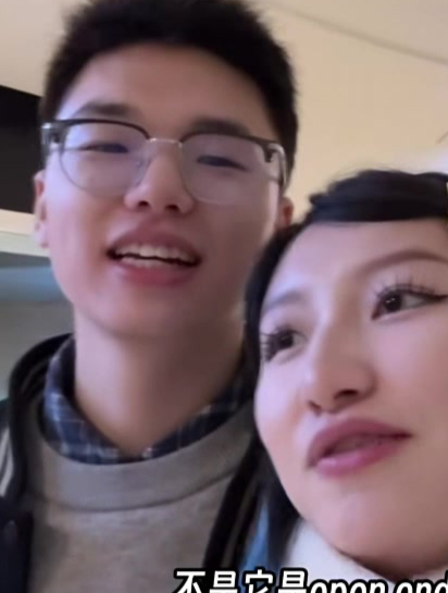 全糖VLOG|异地情侣的仪式感跨年闪星下雪场DIY蛋糕拍大头贴