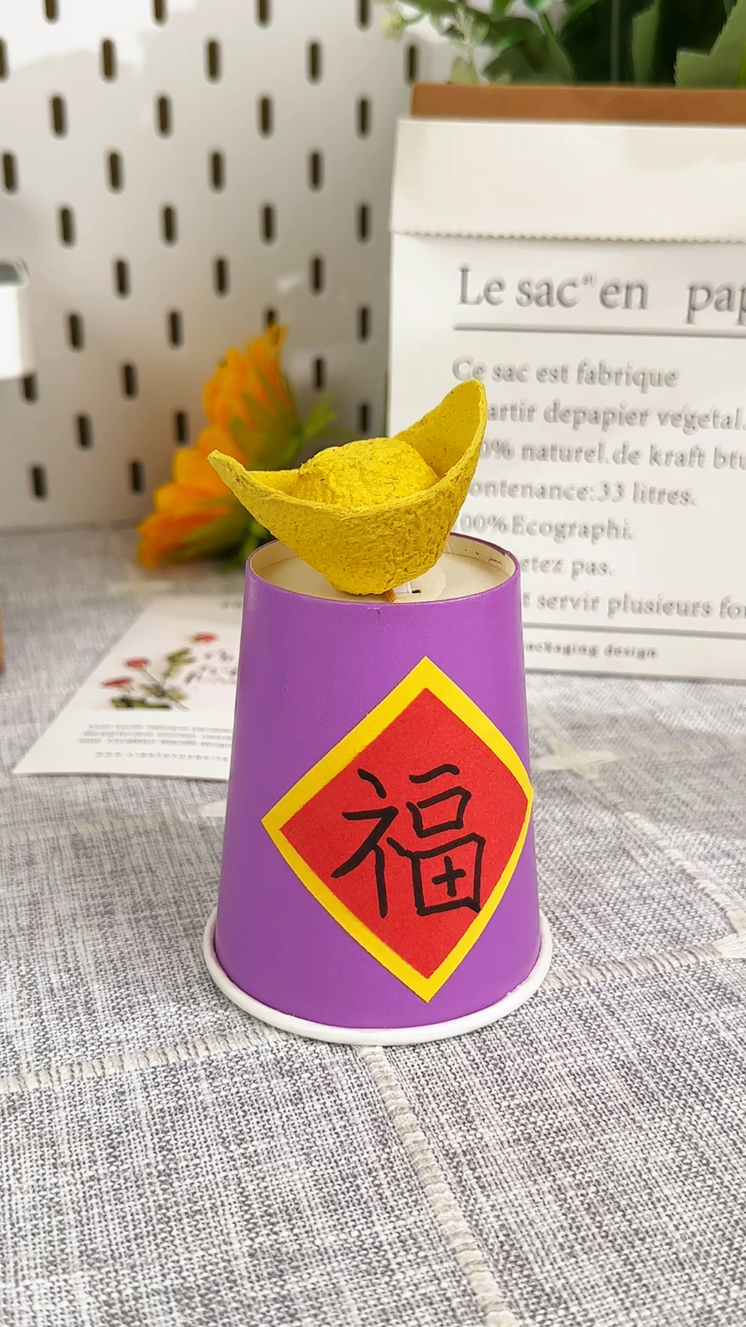 一次性纸杯和鸡蛋托不要扔,做个好玩的招财元宝摆件吧