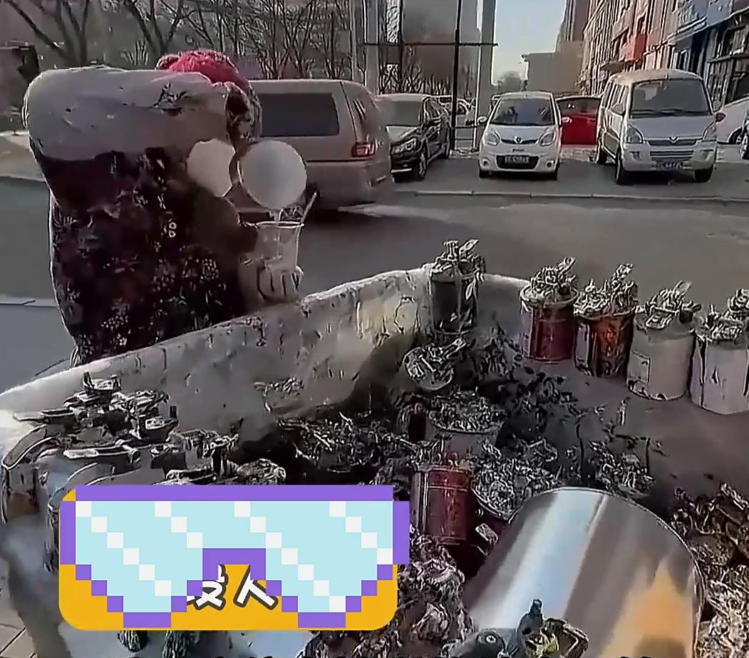 卖奶茶也有大学问,看看这位女摊主的神奇三轮