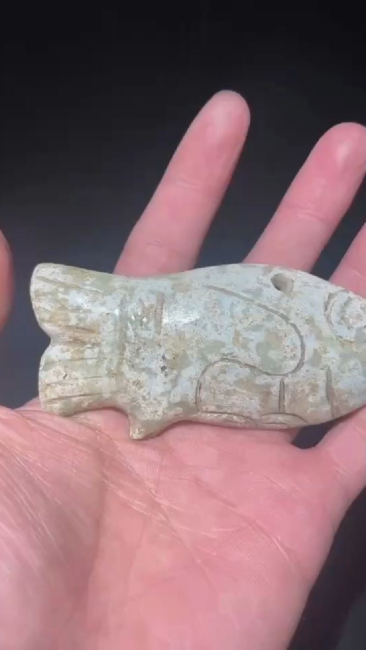 红山文化鱼形玉器