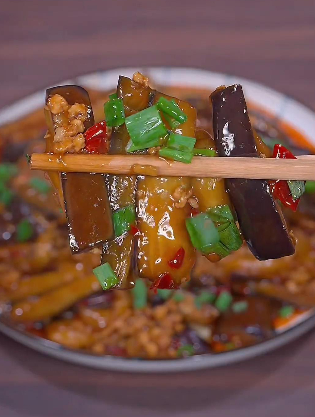 今天分享一道家常肉沫茄子的详细做法,大家也做起来吧