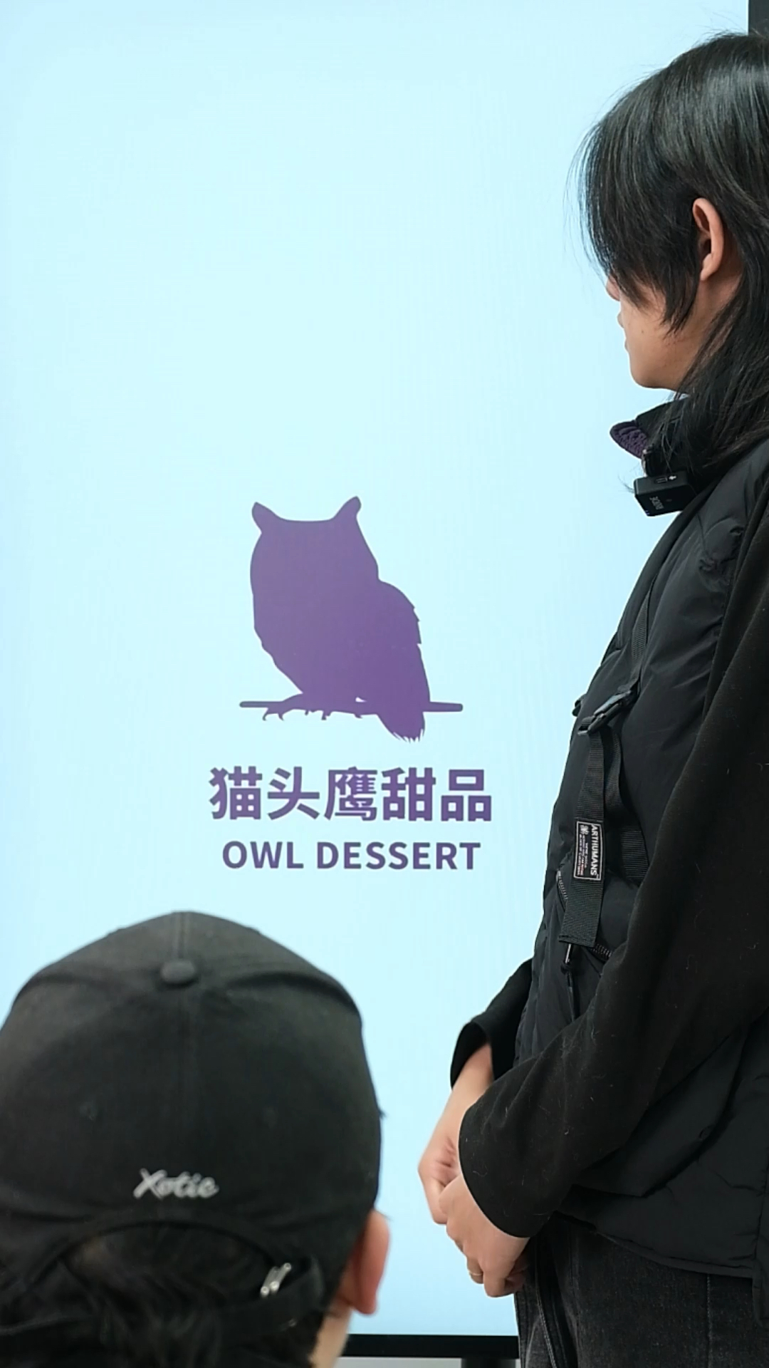 先来一个甜甜圈再加一个猫头鹰,大家觉得这个logo怎么样呢#品牌设计 #包装设计