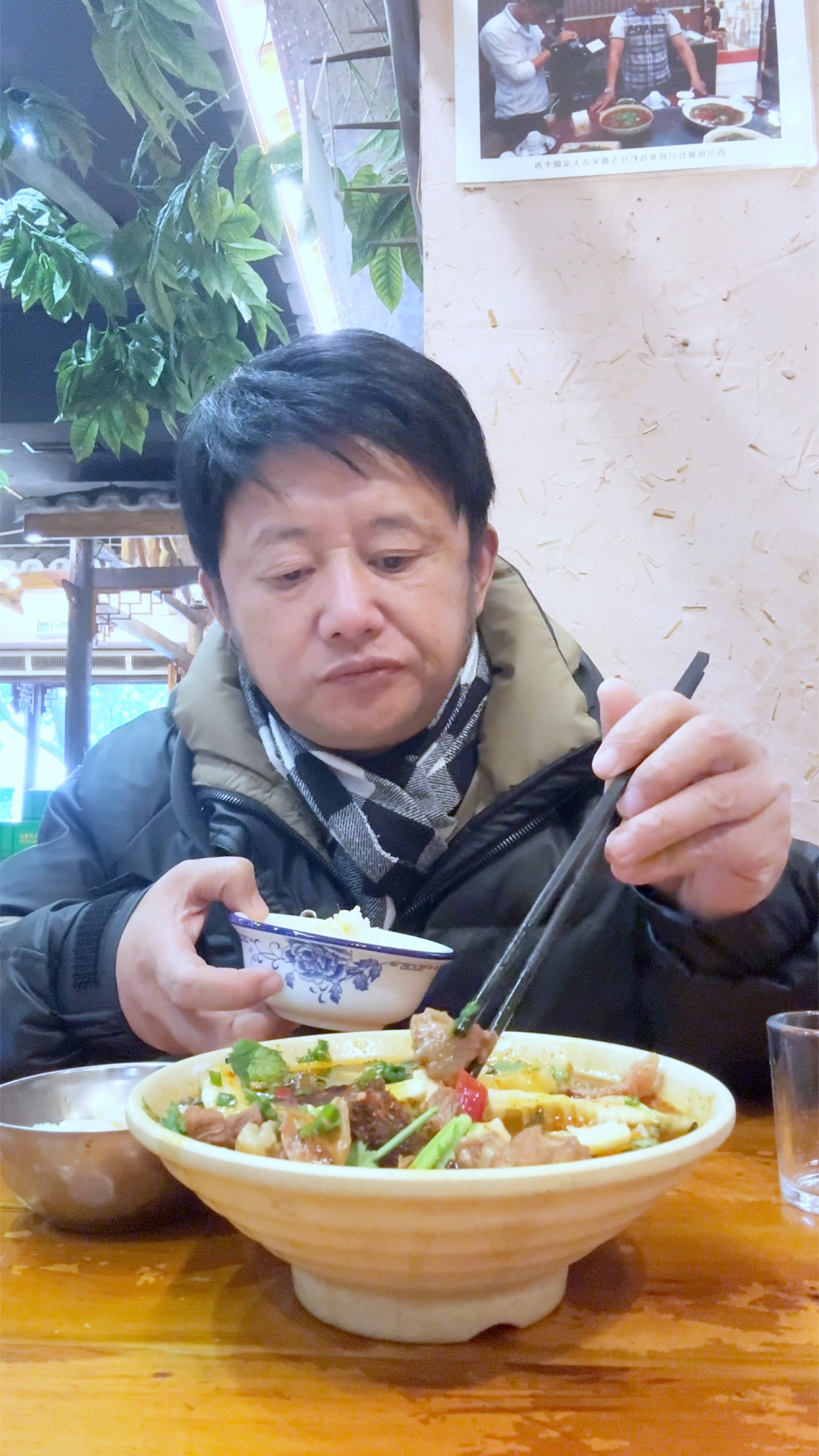 今天上午有点忙,就去吃的大安烧牛肉