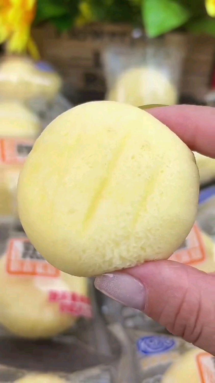 港荣家的蒸蛋糕, 奶香味十足,口感香甜,真的是太好吃啦～