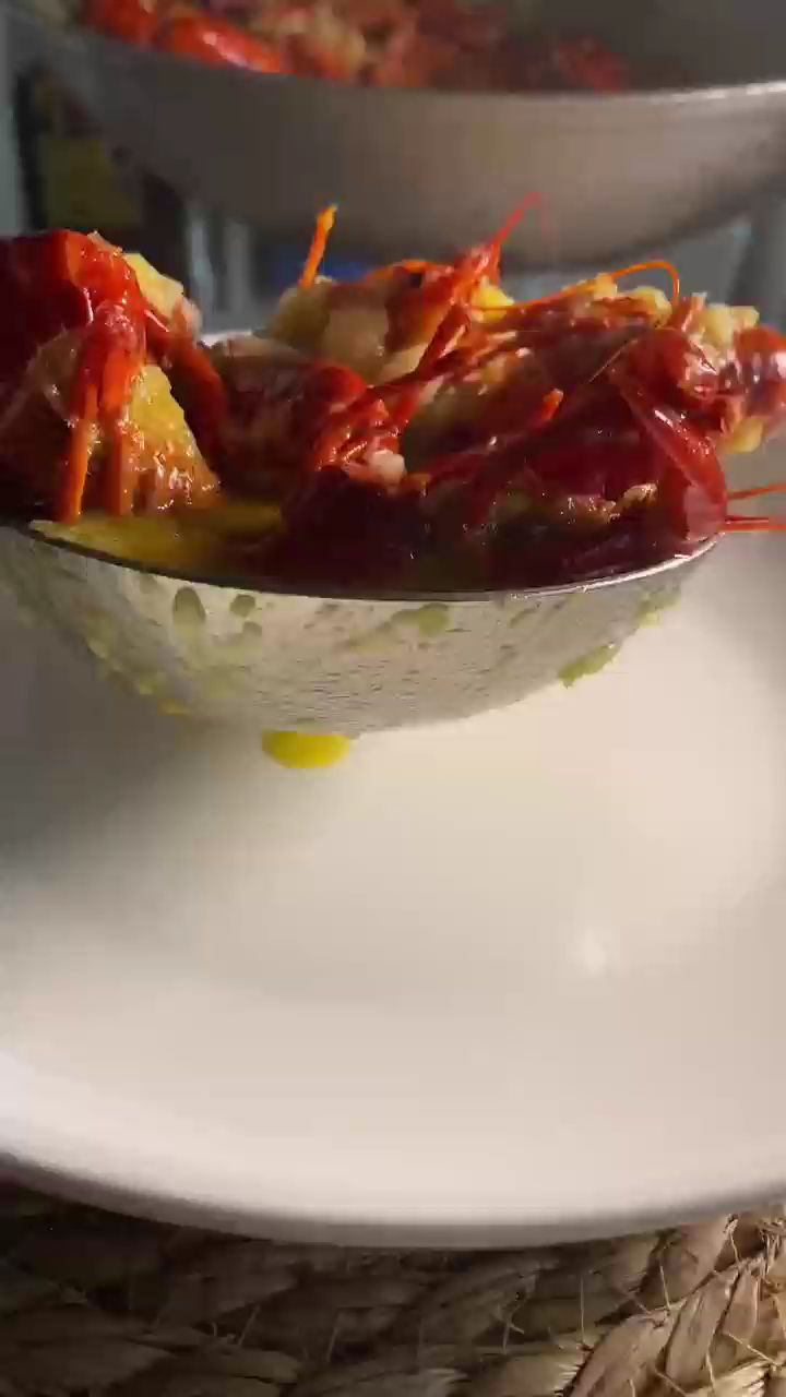 令人难忘的蒜泥龙虾是怎么做的,30年老师傅来告诉你